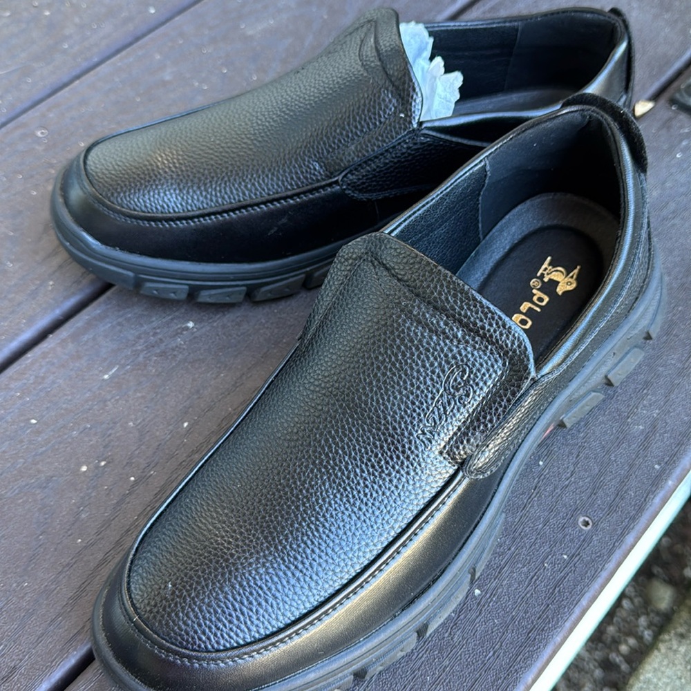 Men‘s slip on leather, casual work shoes